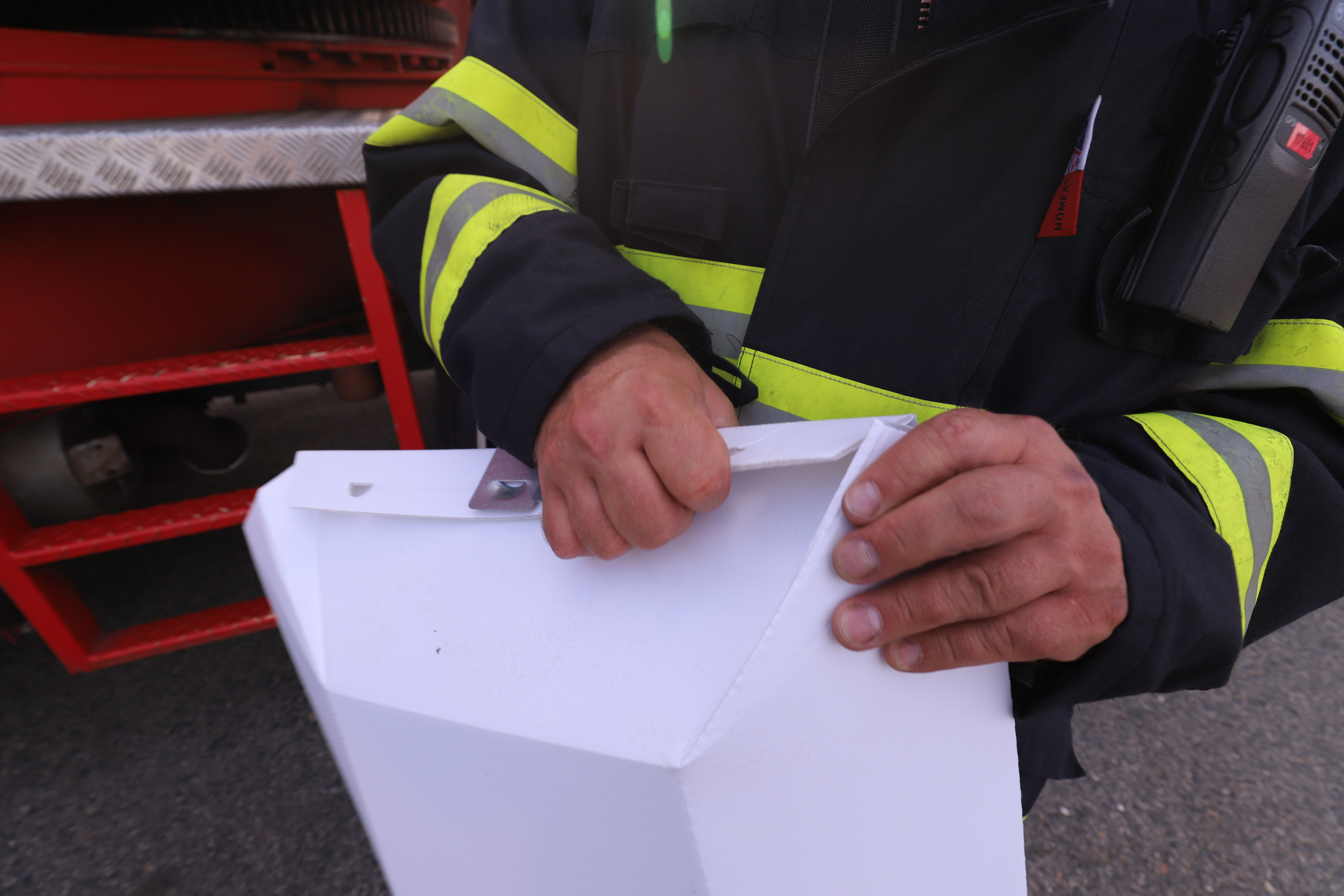 Pojemnik awaryjny Eccotarp odporny na środki chemiczne - pakiet 5 sztuk - obrazek 4